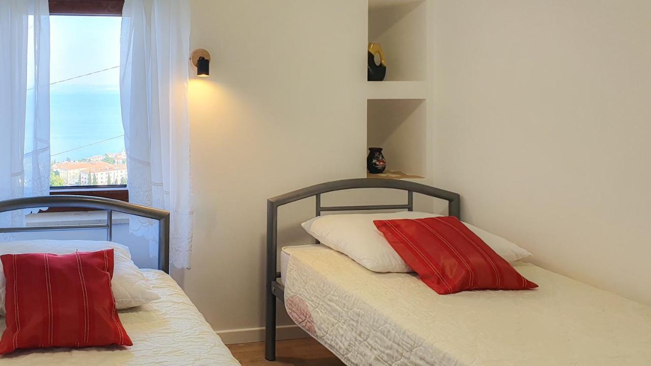 Apartment Bugenvilija Lovran Eksteriør billede