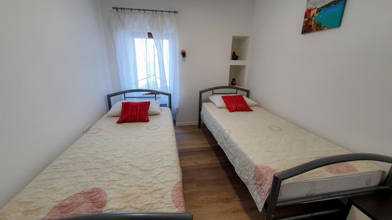 Apartment Bugenvilija Lovran Eksteriør billede